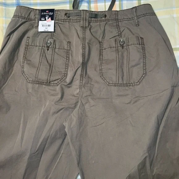 Bundle of 5 Bermuda style woman size 18 ( 4 preowned & 1 NWT) - Picture 16 of 16